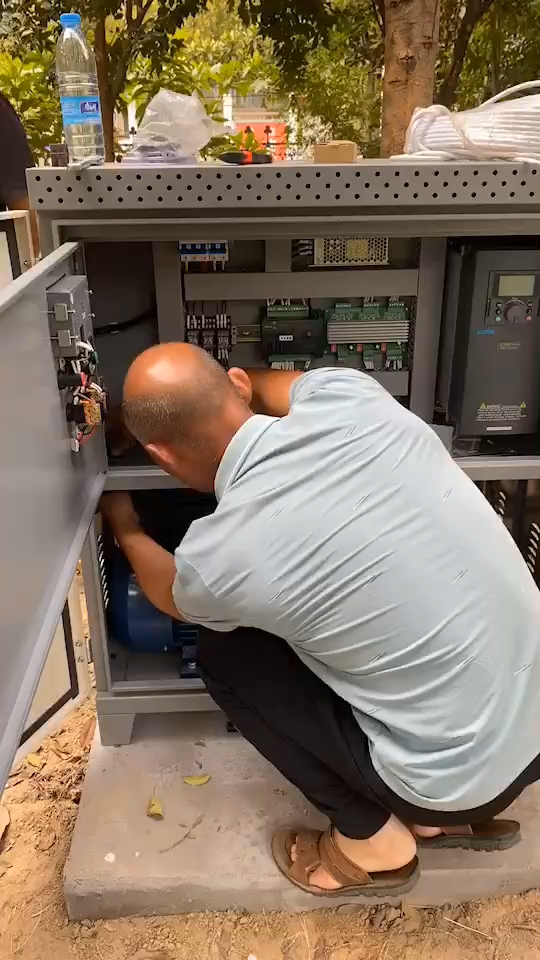 水云間旋轉(zhuǎn)噴霧樁，噴霧燈桿降塵案例